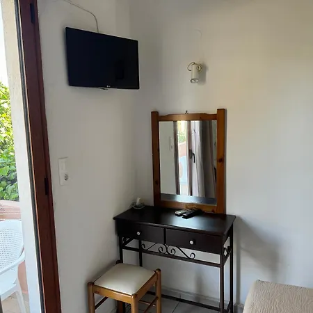 Zac & Georgio Aparthotel